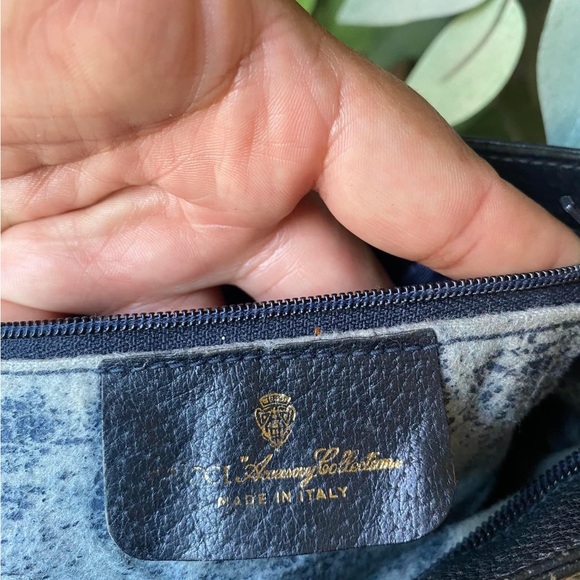 Vintage Gucci cross body - Picture 7 of 9